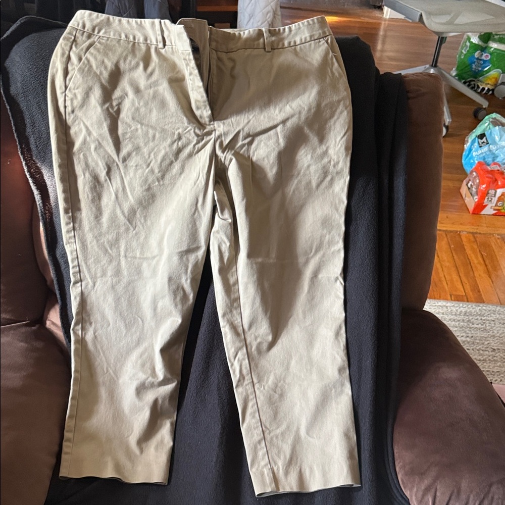 Worthington womens Tan Chinos capris